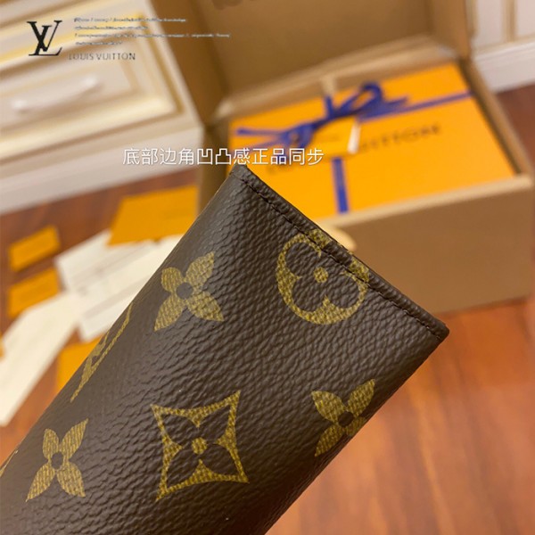 gucciaaa-38675-gallery-75467-b3ac4efb00410943 心意之選|M47542 男女同款手包化妝包|商品實拍視角 09