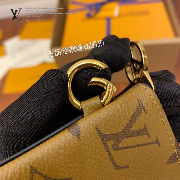 gucciaaa-38681-gallery-75539-45ef2d3451739f77 心意之選|M68756 三合一手包|商品實拍視角 04