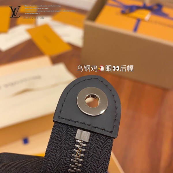 gucciaaa-38682-gallery-75552-ca17956eefd690bf 心意之選|M69535 男士手包|商品實拍視角 03