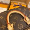gucciaaa-38684-gallery-75573-4be98b1479a938a6 心意之選|M61252 NANO mini枕頭包|商品實拍視角 05