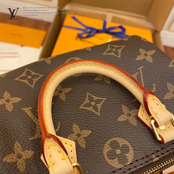 gucciaaa-38684-gallery-75573-4be98b1479a938a6 心意之選|M61252 NANO mini枕頭包|商品實拍視角 05
