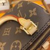 gucciaaa-38684-gallery-75578-df5e3fc5767c955d 心意之選|M61252 NANO mini枕頭包|使用場景與整體比例