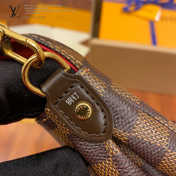 gucciaaa-38685-gallery-75589-2b9c9394e40ecfdc 心意之選|N41276 小號斜背包|送禮情境實拍視角