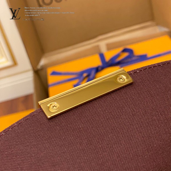 gucciaaa-38686-gallery-75598-2b517efb394252cb 心意之選|M40718 小號斜背包晚宴包|送禮情境實拍視角