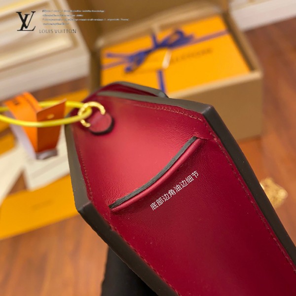 gucciaaa-38687-gallery-75603-7fa99cd3a81b997b 心意之選|M67404 購物袋|商品實拍視角 03