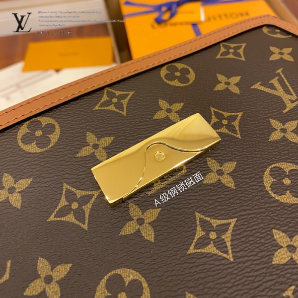 gucciaaa-38689-gallery-75627-2a311b3813053d38 心意之選|M69184 手包化妝包|商品實拍視角 04