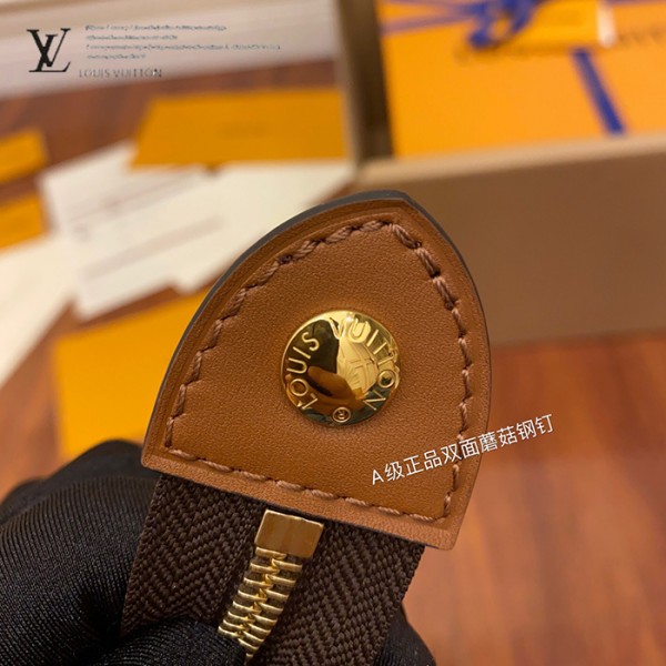 gucciaaa-38689-gallery-75629-35370d4f7db63a9d 心意之選|M69184 手包化妝包|商品實拍視角 06