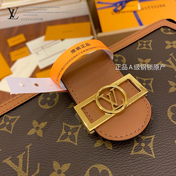 gucciaaa-38689-gallery-75630-ad8c26329c0de700 心意之選|M69184 手包化妝包|送禮情境實拍視角