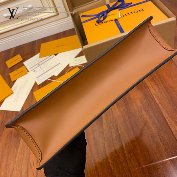 gucciaaa-38689-gallery-75635-c6bebe1ac0751931 心意之選|M69184 手包化妝包|商品實拍視角 11