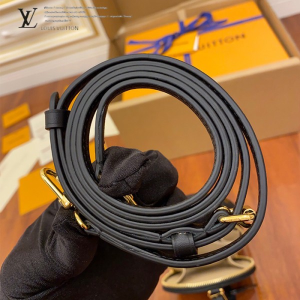 gucciaaa-38691-gallery-75655-e9a5ddc9c86ffaae 心意之選|M68276 斜背包 圓餅包|商品實拍視角 03