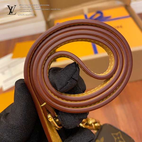 gucciaaa-38693-gallery-75690-5404405a8f62e26f 心意之選|M44914 手機包|商品實拍視角 06