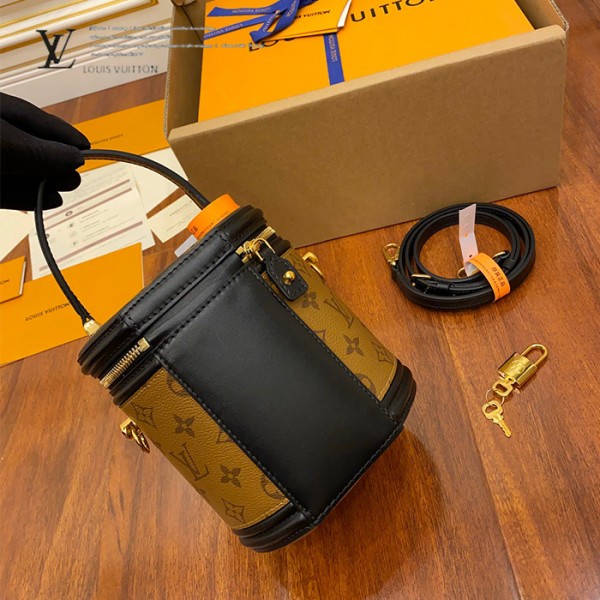 gucciaaa-38695-gallery-75714-c542212126857aa7 心意之選|M43986 圓桶化妝包|商品實拍視角 03