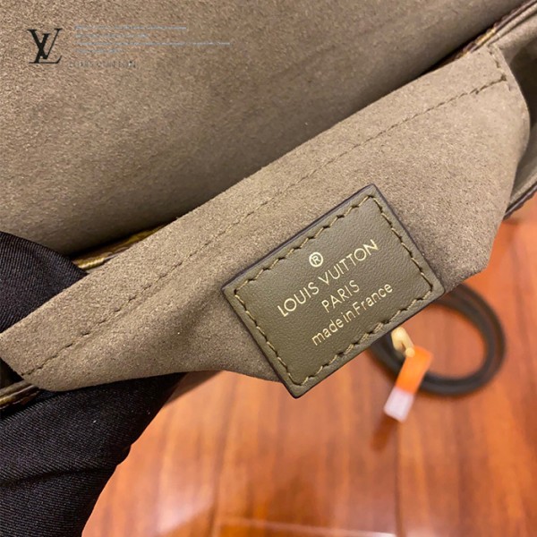 gucciaaa-38696-gallery-75730-7de44e1f30d7b444 心意之選|M44797 手提斜背包|商品實拍視角 04