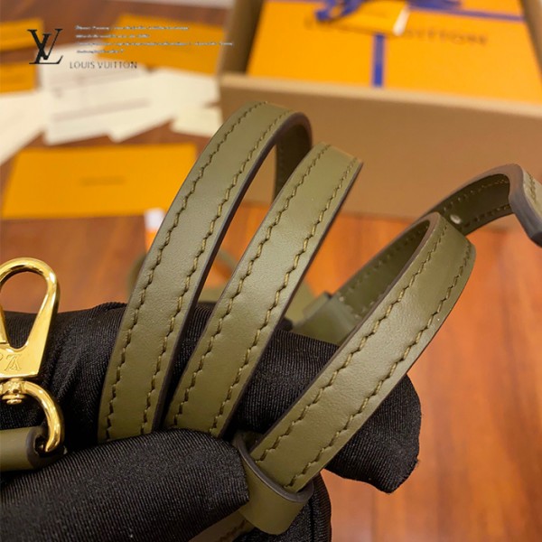 gucciaaa-38696-gallery-75733-262a9ce67ee127c8 心意之選|M44797 手提斜背包|送禮情境實拍視角