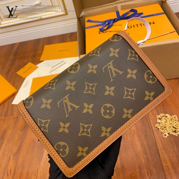 gucciaaa-38697-gallery-75747-4d7ac64d32d77b16 心意之選|M68746 小號達芙妮郵差包|商品實拍視角 06