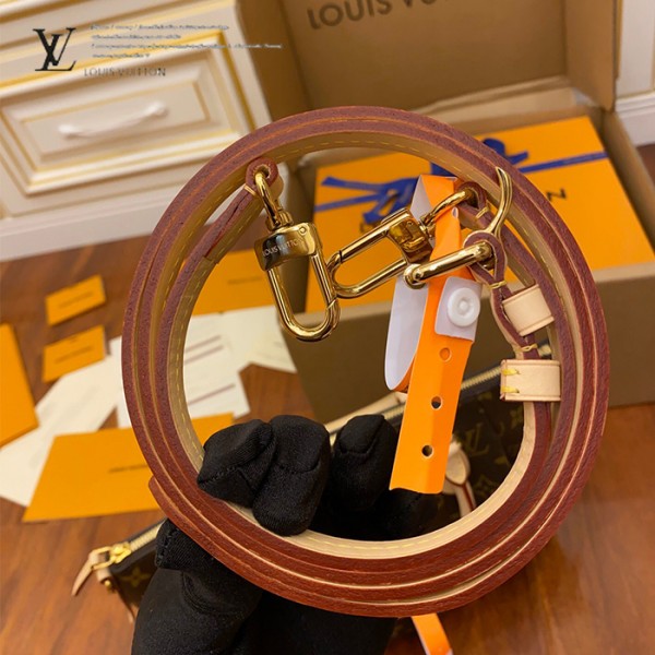 gucciaaa-38702-gallery-75804-90f3955d2623a31d 心意之選|M48813 肩背包|商品實拍視角 04