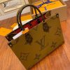 gucciaaa-38704-gallery-75828-f1145563745f704c 心意之選|M45321 購物袋|送禮情境實拍視角