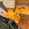 gucciaaa-38706-gallery-75851-25cb9143e822a8e9 心意之選|M69443 男士三合一郵差包|商品實拍視角 02