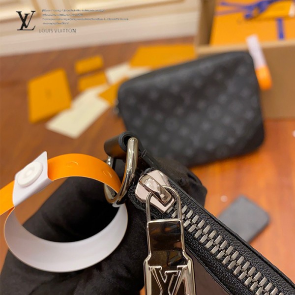 gucciaaa-38706-gallery-75859-cc842a05424ebbd3 心意之選|M69443 男士三合一郵差包|商品實拍視角 09