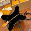 gucciaaa-38715-gallery-75998-b9a9b2c79f355f17 心意之選|M44020 女士NOE水桶包|送禮情境實拍視角