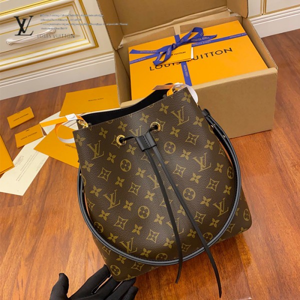 gucciaaa-38715-gallery-76003-707c73d4ddb2f466 心意之選|M44020 女士NOE水桶包|包款全貌與整體比例