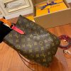 gucciaaa-38716-gallery-76014-e1259d7d9ab8fc4c 心意之選|M44021 水桶包|商品實拍視角 09