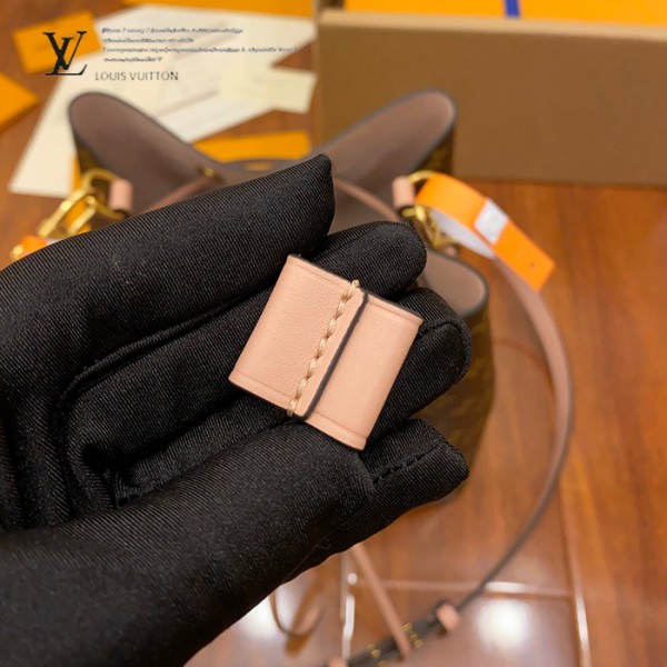 gucciaaa-38717-gallery-76019-663009e0bb7b29fa 心意之選|精選 M44022 水桶包|商品實拍視角 05