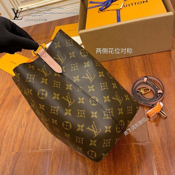 gucciaaa-38717-gallery-76020-428e596751b10dd2 心意之選|精選 M44022 水桶包|商品實拍視角 06
