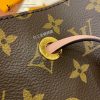 gucciaaa-38717-gallery-76021-833fea4f330ea902 心意之選|精選 M44022 水桶包|送禮情境實拍視角