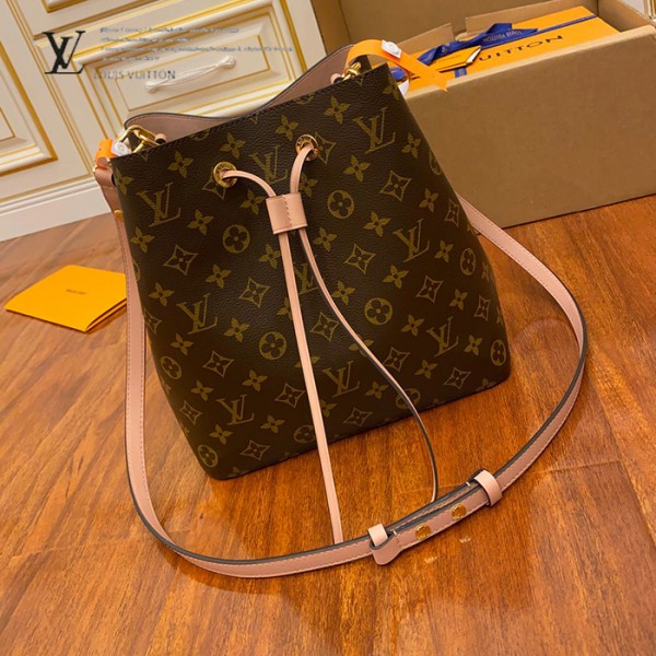 gucciaaa-38717-gallery-76022-a9d5f19938084fa2 心意之選|精選 M44022 水桶包|商品實拍視角 08