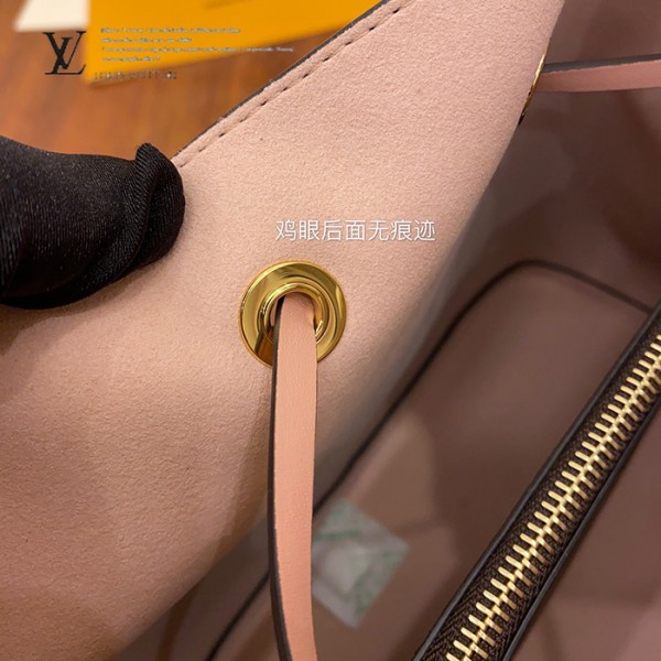 gucciaaa-38717-gallery-76023-a80f747f3ed9a6dd 心意之選|精選 M44022 水桶包|商品實拍視角 09