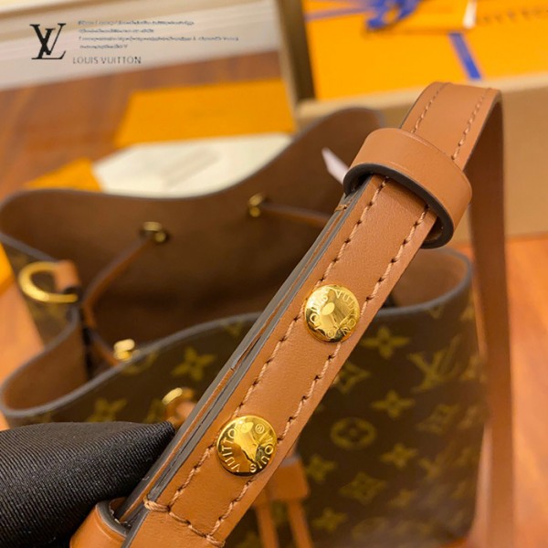 gucciaaa-38718-gallery-76027-22cf8205c6c92047 心意之選|M44887 水桶包|商品實拍視角 04