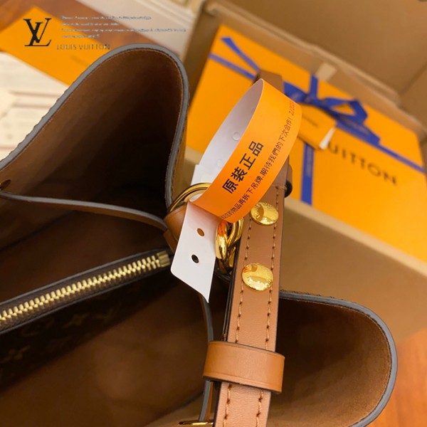 gucciaaa-38718-gallery-76028-f39b823c85451213 心意之選|M44887 水桶包|商品實拍視角 05