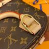 gucciaaa-38719-gallery-76033-2e0a764ad3ea987c 心意之選|M53152 ALMA bb 貝殼包|商品實拍視角 03
