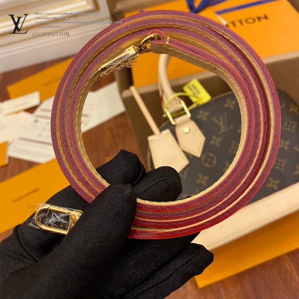 gucciaaa-38719-gallery-76035-880a0c236bd32df8 心意之選|M53152 ALMA bb 貝殼包|商品實拍視角 05