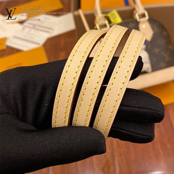gucciaaa-38719-gallery-76036-ffd6867ae50acba4 心意之選|M53152 ALMA bb 貝殼包|商品實拍視角 06