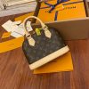 gucciaaa-38719-gallery-76040-fd7b4e0566312c83 心意之選|M53152 ALMA bb 貝殼包|商品實拍視角 09
