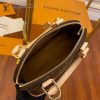 gucciaaa-38719-gallery-76043-f4a6276ae3f12c90 心意之選|M53152 ALMA bb 貝殼包|商品實拍視角 12