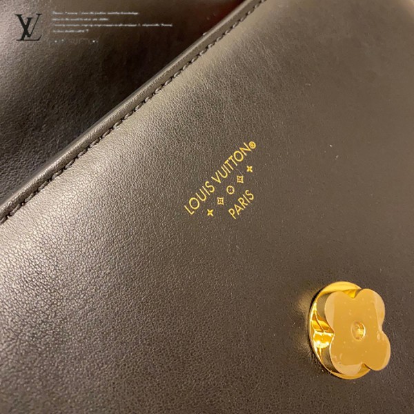 gucciaaa-38720-gallery-76045-fe3081bac8f969df 心意之選|M55948 女士郵差包|商品實拍視角 02
