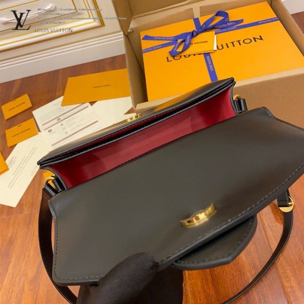 gucciaaa-38720-gallery-76055-2ac4d5e10676d35d 心意之選|M55948 女士郵差包|商品實拍視角 11