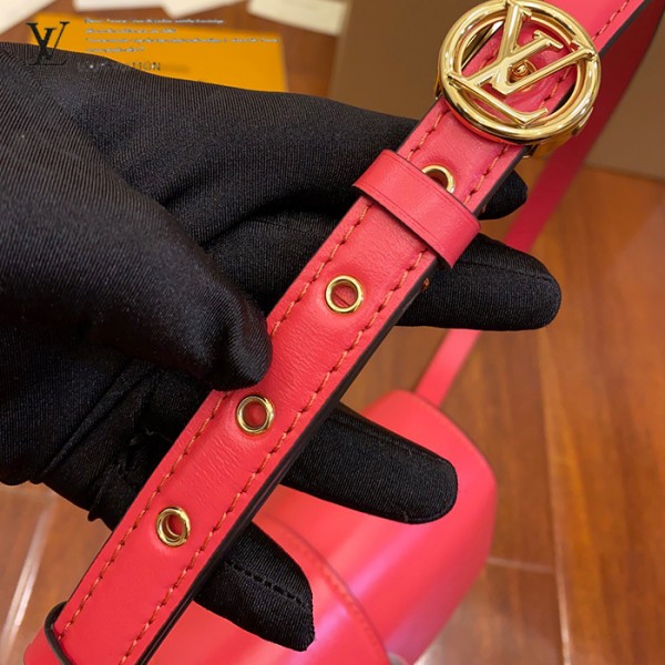 gucciaaa-38721-gallery-76061-c05d5cf282f97da0 心意之選|M55949 女士郵差包|商品實拍視角 03