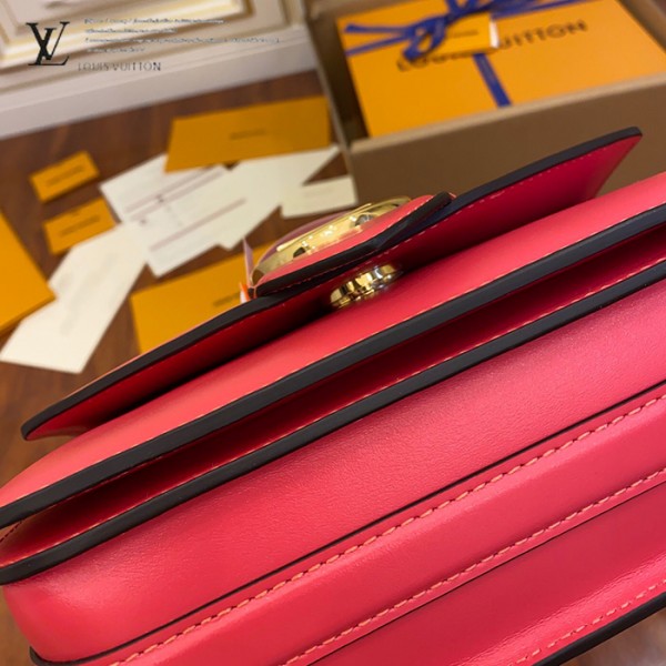 gucciaaa-38721-gallery-76063-95a6447dec54a658 心意之選|M55949 女士郵差包|商品實拍視角 05