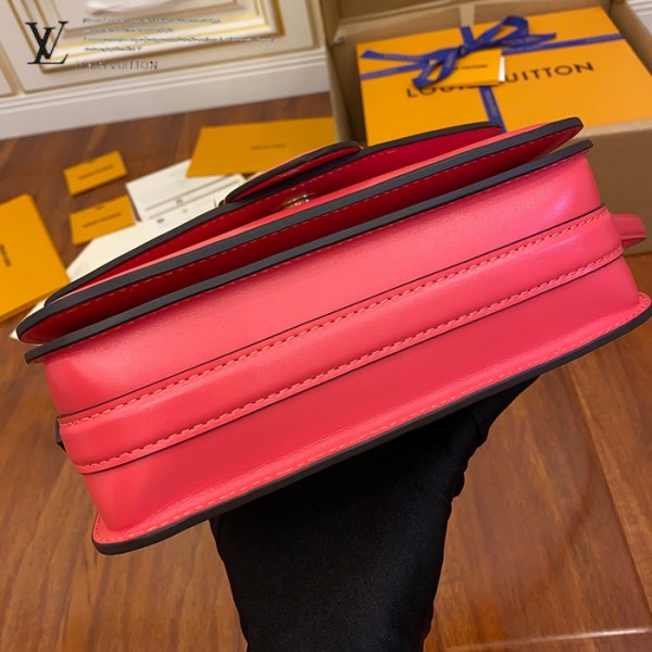 gucciaaa-38721-gallery-76064-4c2e93fe8f62f054 心意之選|M55949 女士郵差包|商品實拍視角 06
