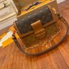 gucciaaa-38729-gallery-76183-a011deb9af7c1e35 M44391 LV正品級達芙妮郵差包